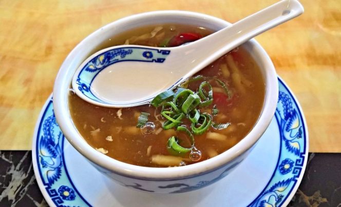 【レシピ】豆板醤の上手な使い方と簡単ピリ辛薬膳スープ